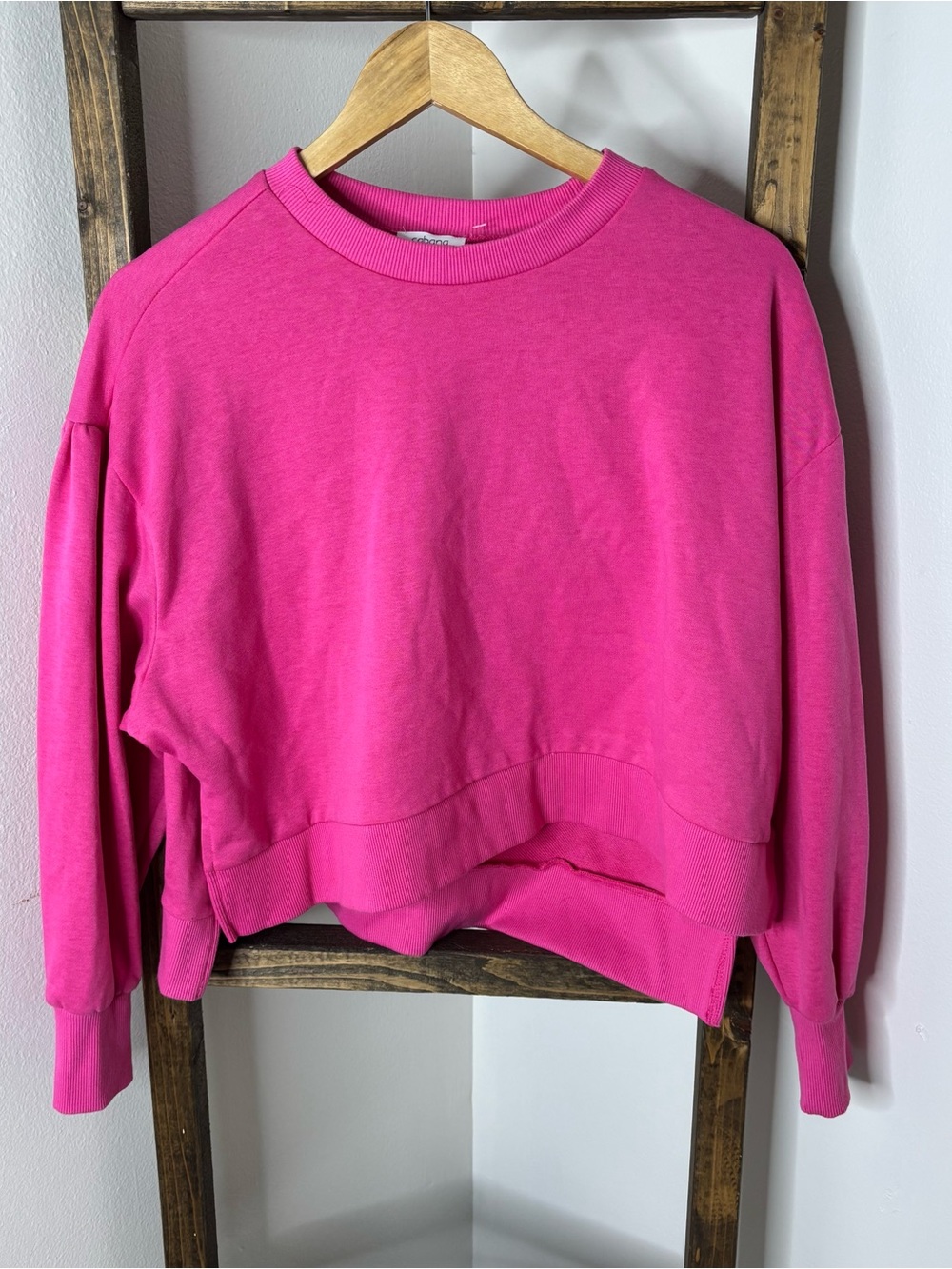 Cabana by Crown and Ivy Hot Pink Cropped Sweatshirt Size S